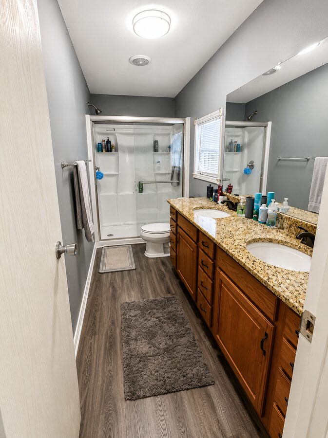 Aspen House master bathroom