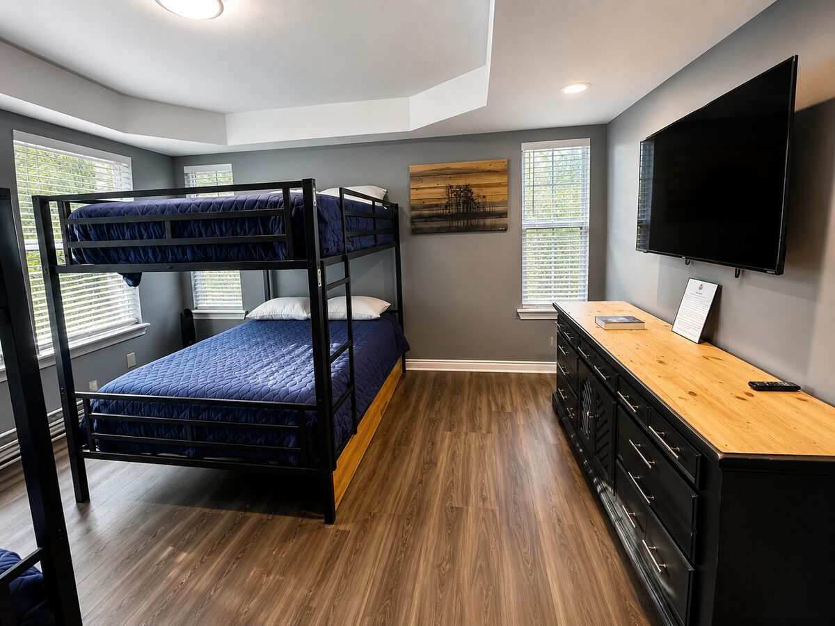 Aspen House master bed