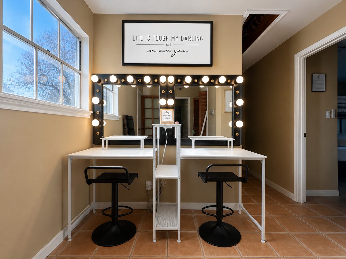 Nichols House rooms with vanities